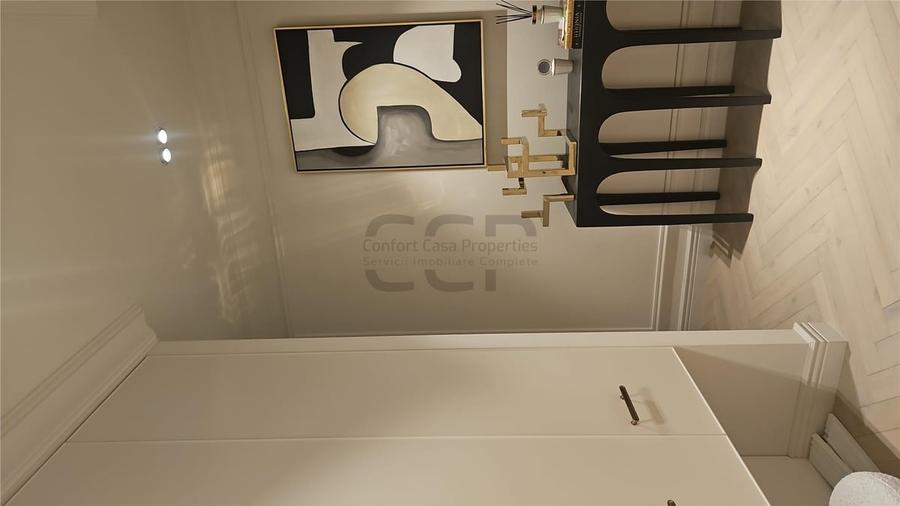 Apartament cu 4 camere decomandat în Central