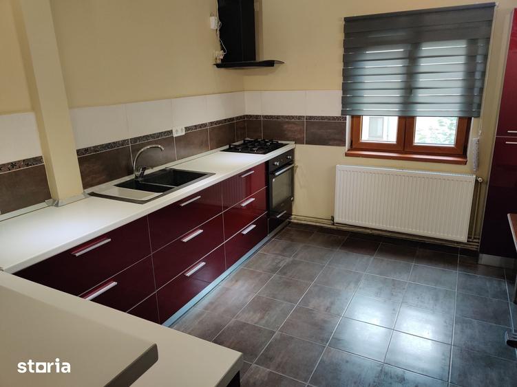 Apartament cu 3 camere decomandat în Exterior Vest