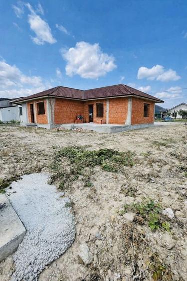Casă individuală cu 3 camere cu Canalizare în Cihei