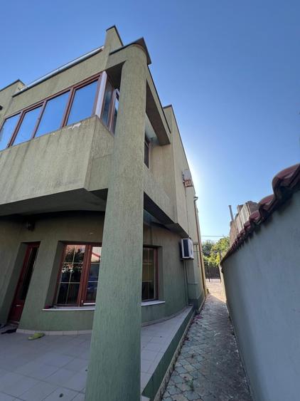 Casă individuală cu 5 camere cu Garaj în Coiciu