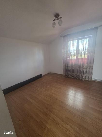 Casă cu 4 camere cu Teren 250 Mp în Șimnicu de Sus