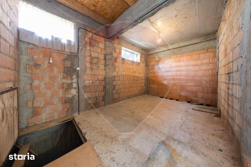Casă cu 4 camere cu Teren 600 Mp în Cristian