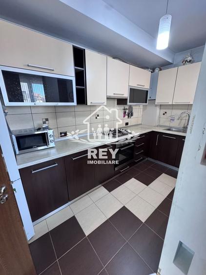 Apartament cu 3 camere semidecomandat, mobilat în Turnișor