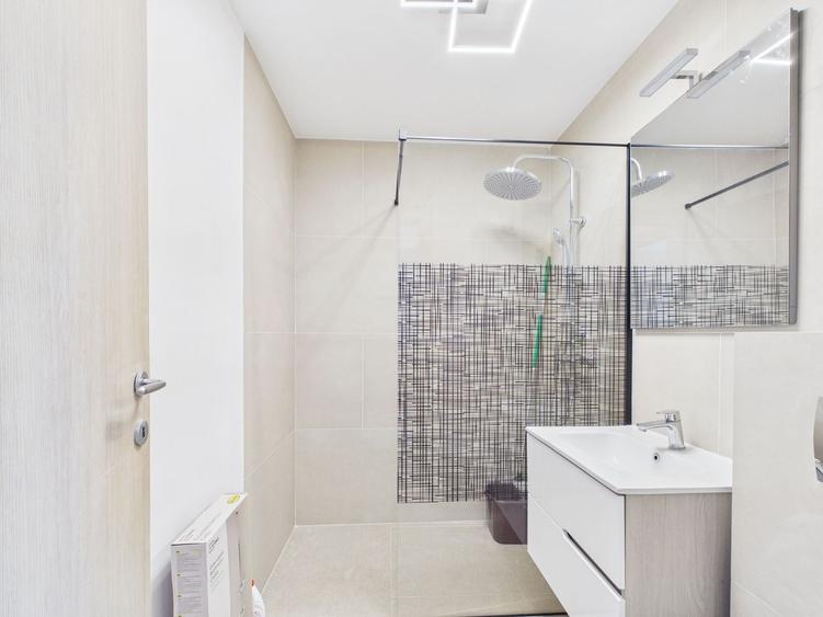 Apartament cu 2 camere semidecomandat, mobilat în Barbu Văcărescu