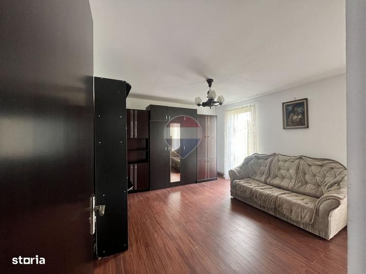 Casă cu 3 camere în Mareș