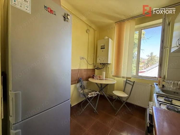 Apartament cu 2 camere semidecomandat, mobilat în Complex Studențesc
