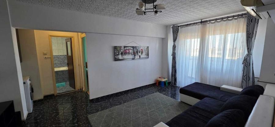 Apartament cu 3 camere semidecomandat în Titan