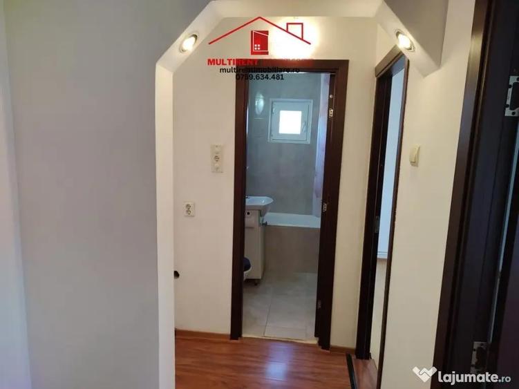 Apartament cu 3 camere decomandat în Piața Nouă