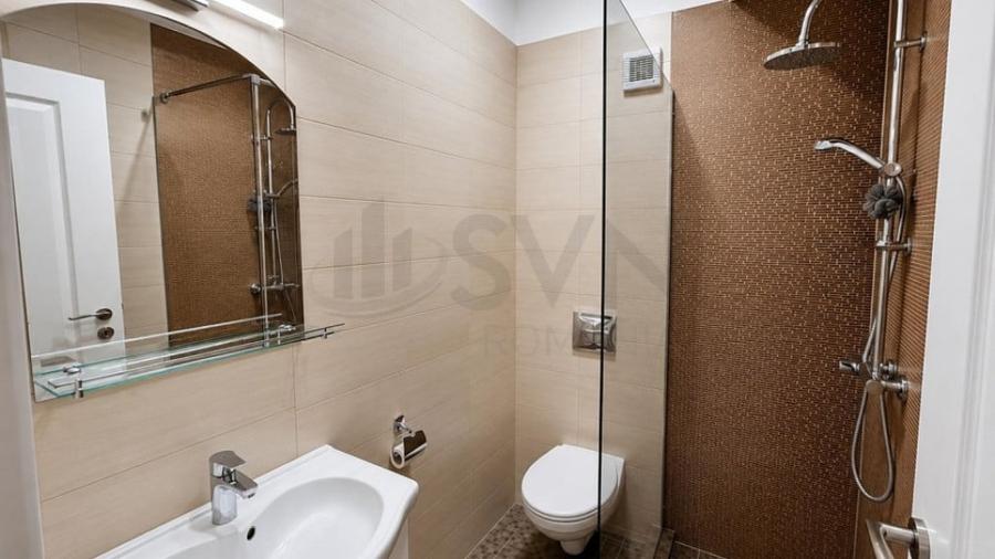 Apartament cu 3 camere semidecomandat în Sisești