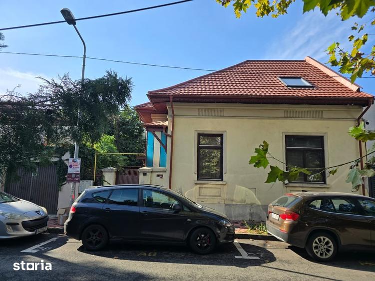 Casă cu 5 camere cu Teren 167 Mp în Vitan
