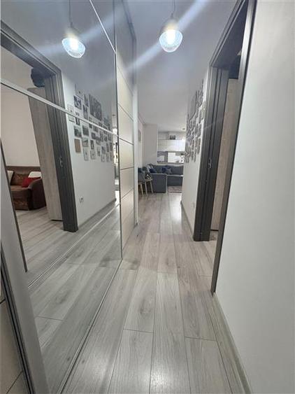 Apartament cu 3 camere decomandat, mobilat în Poarta 6