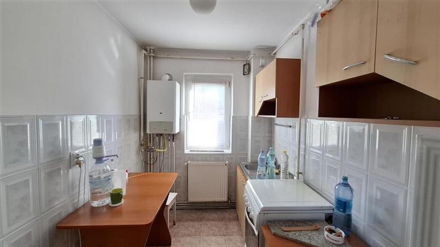Apartament cu 2 camere semidecomandat în 9 Mai
