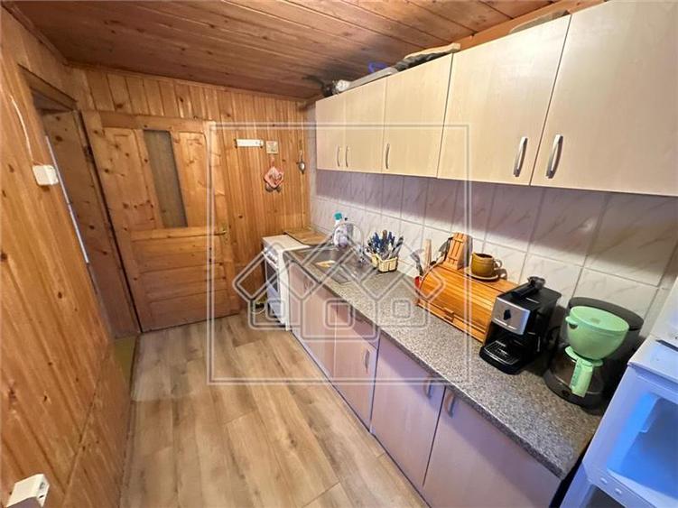 Casă individuală cu 8 camere cu Teren 971 Mp în Cârțișoara