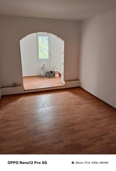 Apartament cu 4 camere semidecomandat în Central