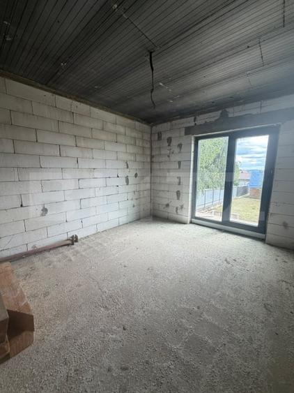 Casa de vanzare, 315 mp, 6 ari teren, 38 m front stradal, zona Plopeni - 8