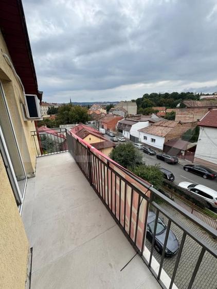 Apartament cu 2 camere decomandat, mobilat în Semicentral