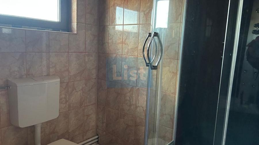 Casă cu 8 camere cu Canalizare în Drăguțești