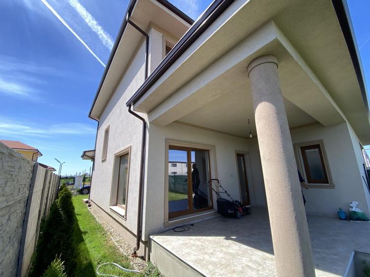 Casă individuală cu 5 camere cu Canalizare în Săcălaz