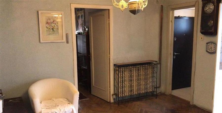 Apartament cu 3 camere semidecomandat, mobilat în Moșilor