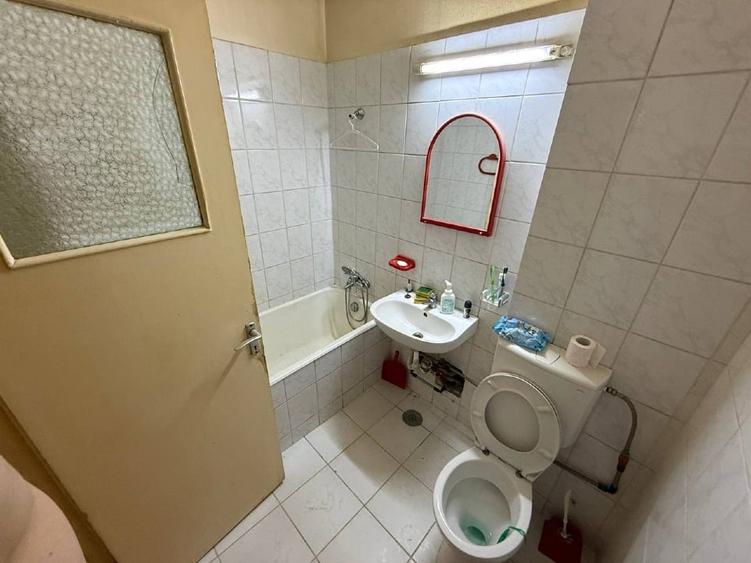 Apartament cu 4 camere semidecomandat în Titan