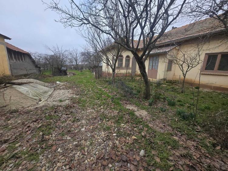 Vand casa din caramida cu 4 camere si garaj / Teren 900mp - 6