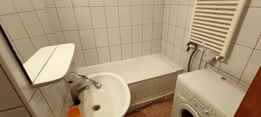 Garsonieră decomandată, mobilată în Nicolina