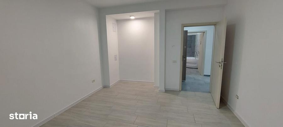 Casă cu 7 camere cu Teren 300 Mp în Odăile