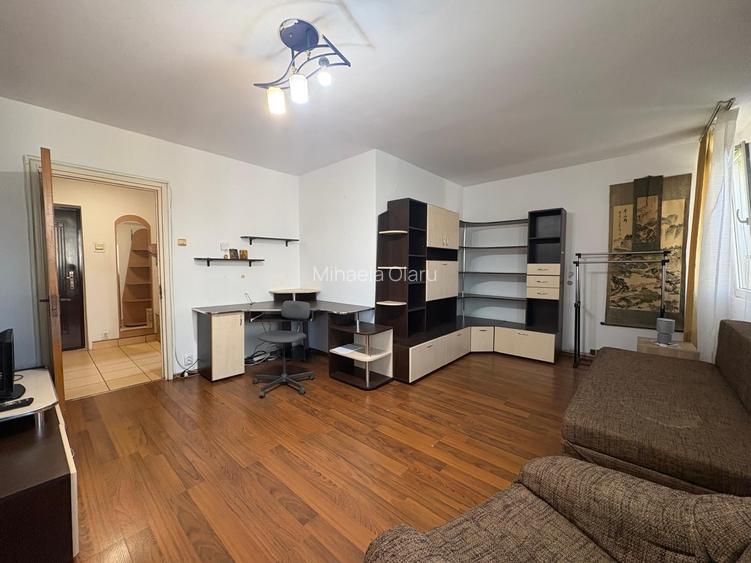Apartament cu 2 camere decomandat în Titan