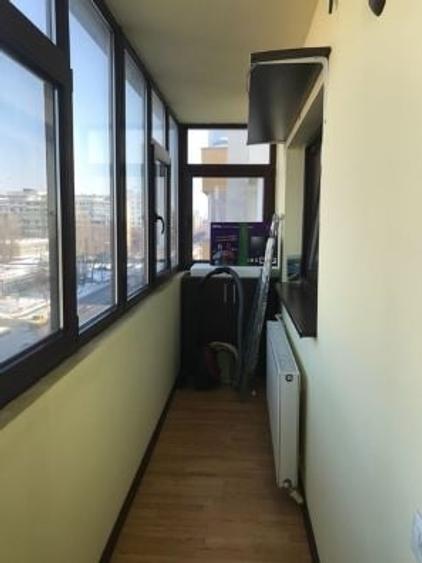 Apartament cu 3 camere semidecomandat, mobilat în Brâncoveanu
