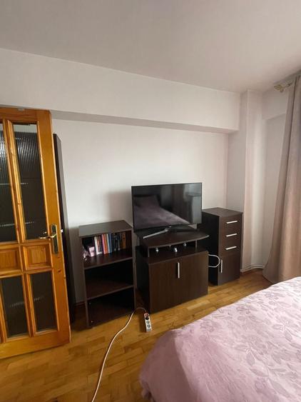 Apartament cu 3 camere decomandat în Exterior Vest