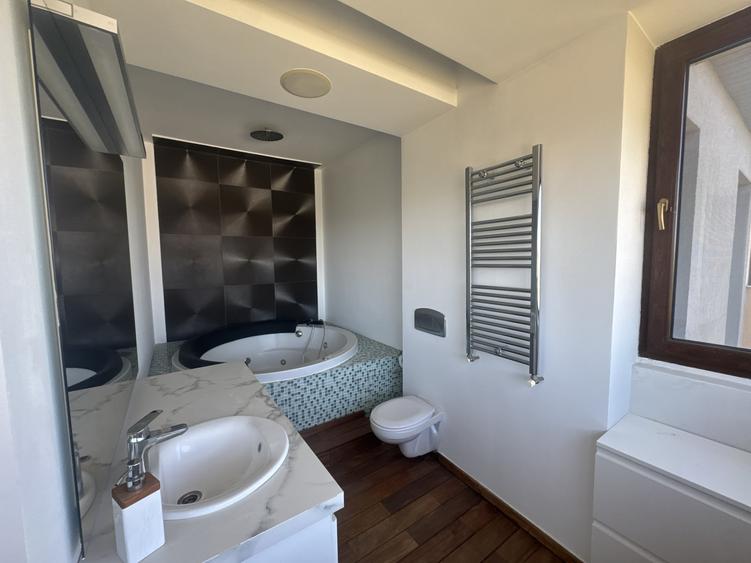 Apartament cu 4 camere decomandat, mobilat în Băneasa