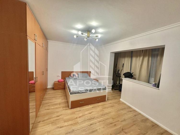 Garsonieră decomandată în Girocului