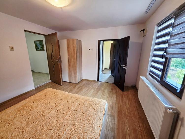 Casă renovată cu 6 camere, teren 557 mp – Berceni, Prahova - 44