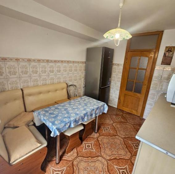 Apartament cu 3 camere decomandat în Noua