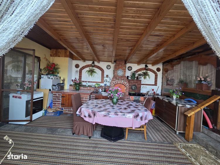 Casă cu 5 camere cu Teren 443 Mp în Central