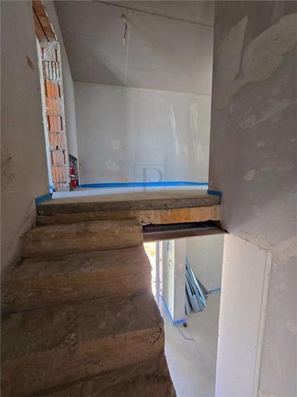 Duplex cu 4 camere cu Canalizare în Moșnița Nouă