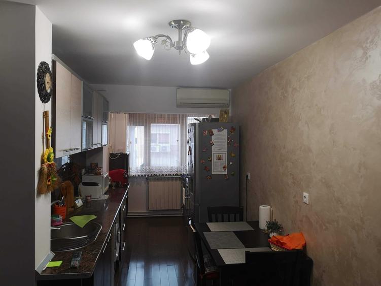Apartament cu 2 camere decomandat în Micro 17