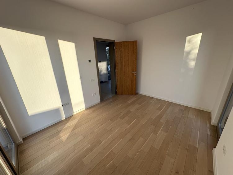 Duplex cu 5 camere cu Canalizare în Exterior Nord
