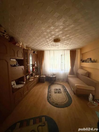 Apartament cu 3 camere decomandat în 9 Mai