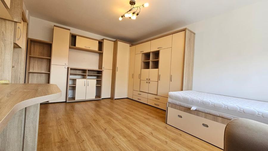 Apartament cu 3 camere decomandat în Centrul Civic