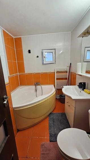 Apartament cu 3 camere decomandat în Cornetu