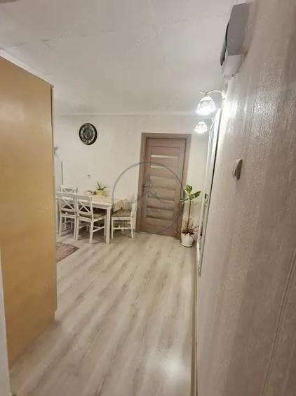 Apartament cu 3 camere semidecomandat, mobilat în Central