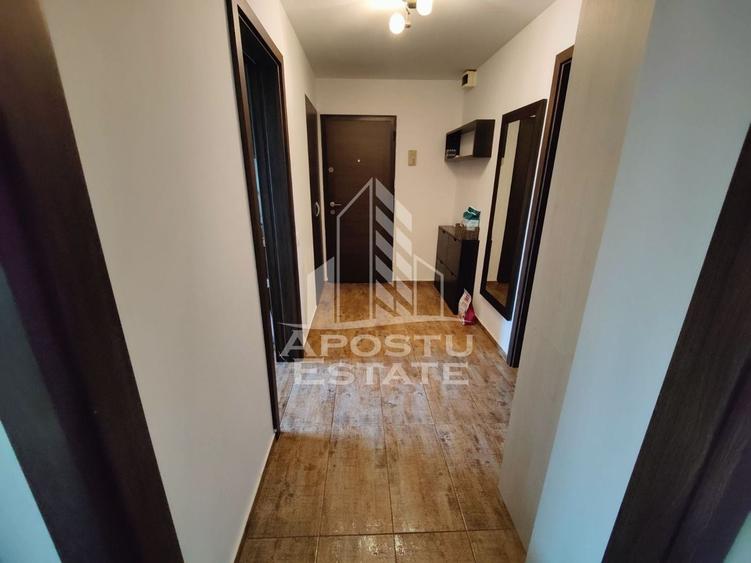 Apartament cu 4 camere decomandat, mobilat în Girocului