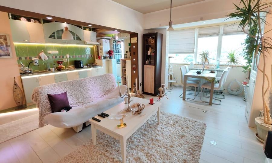 Apartament cu 4 camere decomandat în Mazepa 1