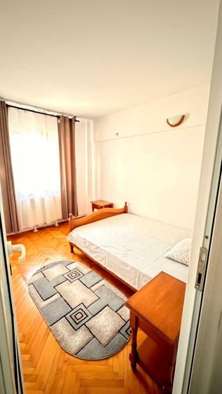 Apartament cu 4 camere decomandat în Central