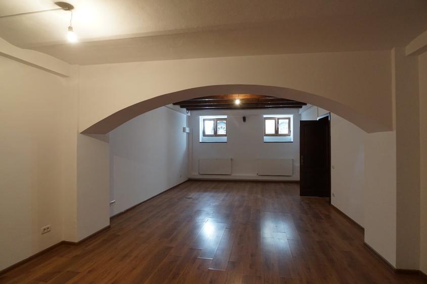 Birou, de 120 mp, în Amzei
