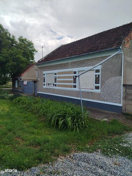Casă cu 4 camere în Curtici