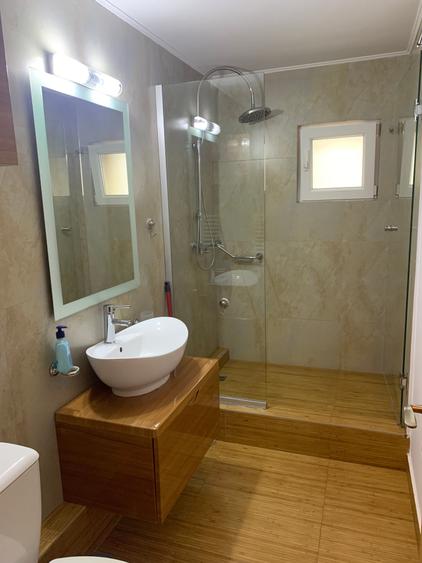 Apartament cu 4 camere decomandat în Tei