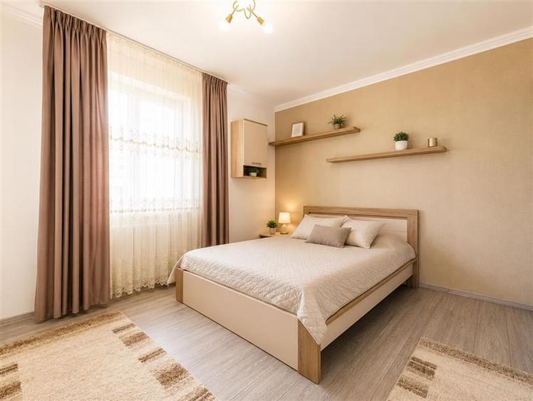 Casă individuală cu 5 camere cu Teren 450 Mp în Podu Oltului
