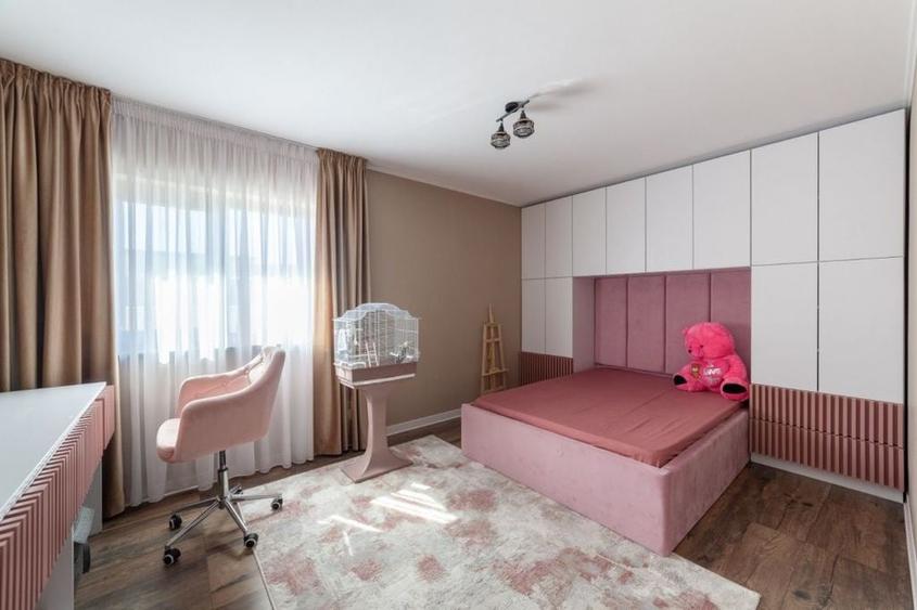 Casă cu 4 camere cu Teren 500 Mp în Central